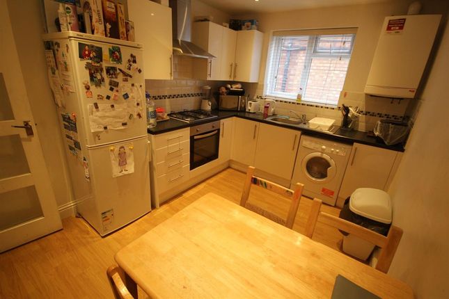 Flat to rent in Hindes Road, Harrow-On-The-Hill, Harrow