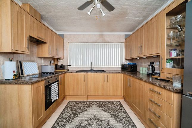 56, Pretymen Crescent, Grimsby photo 4