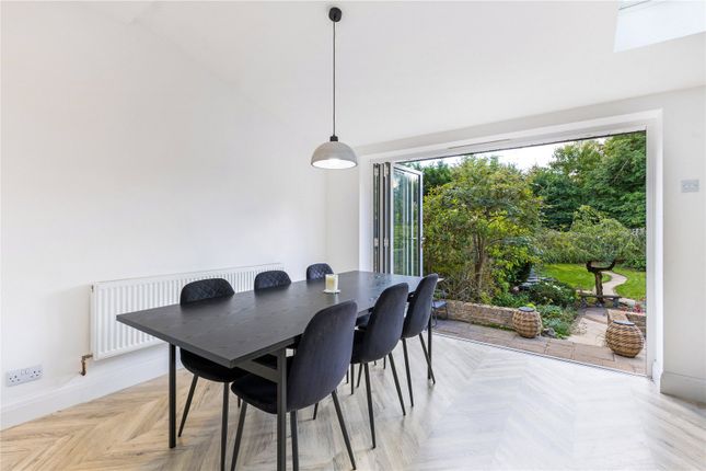 14, Dickinson Avenue, Rickmansworth photo 3