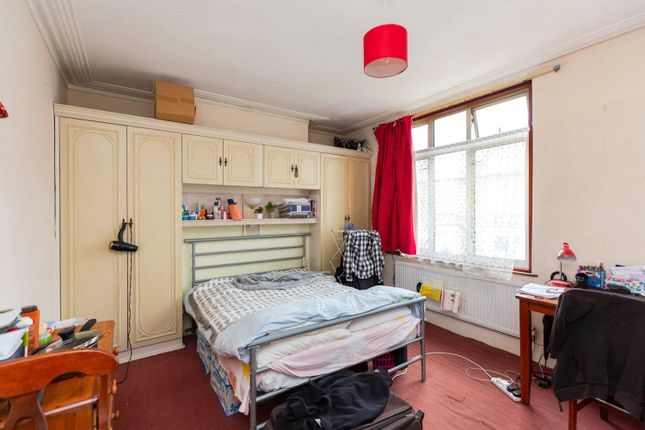 Terraced house for sale in Giesbach Road, Islington, London