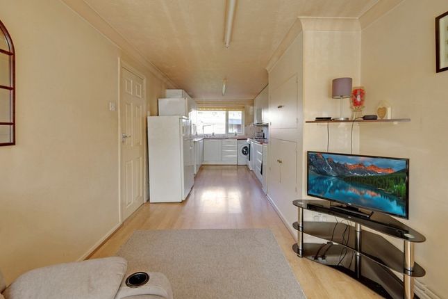 266, Long Riding, Basildon photo 4