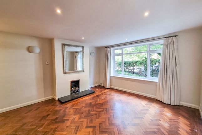 3 Roymount Court, Twickenham photo 3
