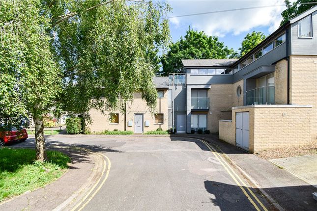 Flat to rent in Benson Place, Cambridge