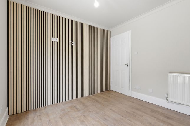 17, Elderpark Gardens, Glasgow photo 4