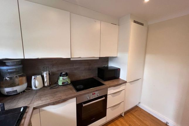 16 The Drummonds 745 749, - Dunstable Road, Luton photo 3