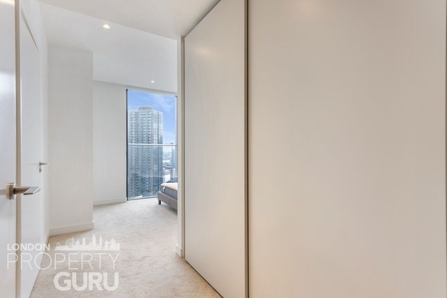 Flat for sale in South Quay Plaza, London