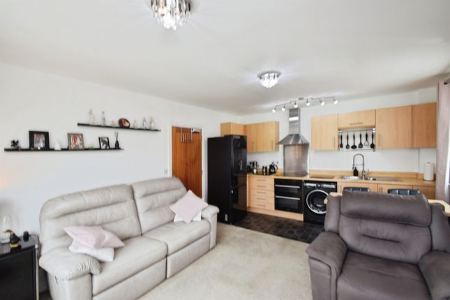 67, Wild Field, Bridgend photo 3