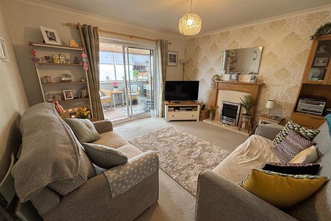 Apartment 3, Promenade View, Marine Drive, Hornsea photo 2