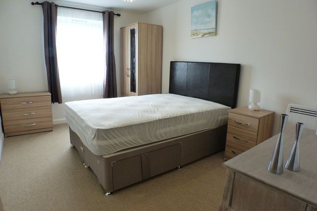 Flat to rent in Copper Quarter, Swansea