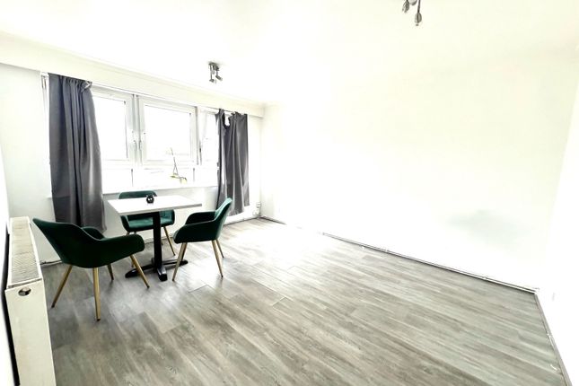 Thumbnail Flat for sale in Thornhill Gardens, Barking