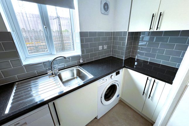 Thumbnail Flat to rent in Greenslade Road, Barking
