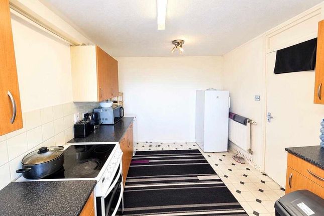 9, Sandy Drive, Feltham photo 4