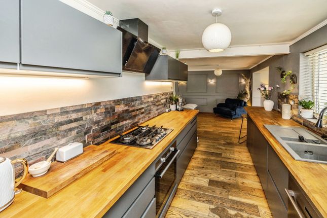 39, Archbell Avenue, Brighouse photo 2