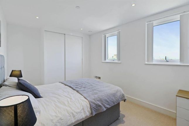 2-bed flat on 2307, 28, Gateway Tower, Western Gateway, London, £450,000