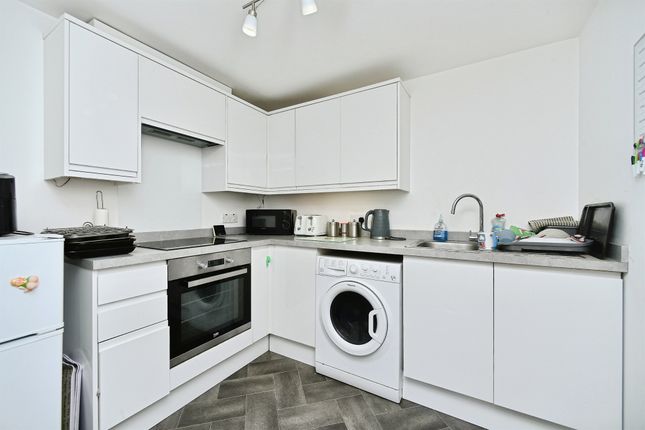 Flat 3, Hoddern House, 272, South Coast Road, Peacehaven photo 3