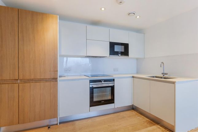 Flat to rent in The Quarters, Wellesley Road, Croydon