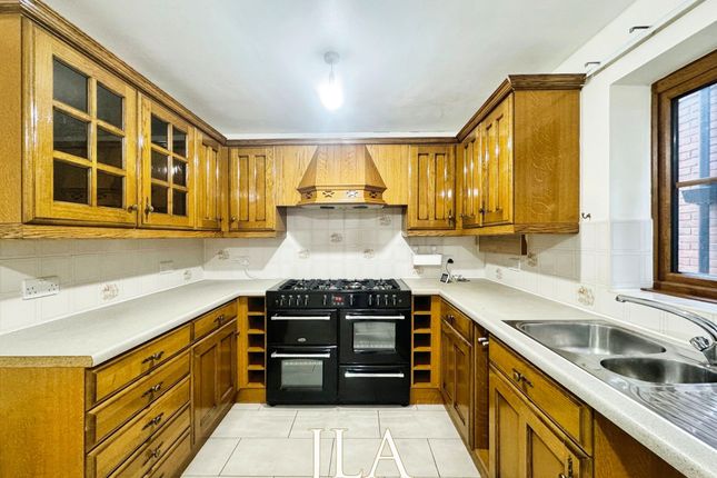 6 Elliot Close, Leicester photo 2