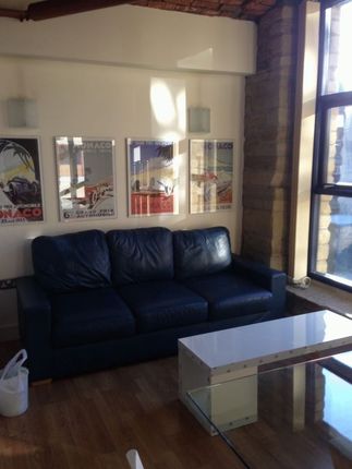 Flat to rent in Firth Street, Huddersfield