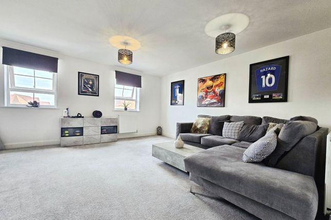 Flat 2, 23, Blackburne Way, Tongham photo 2