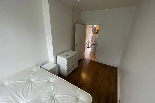 Thumbnail Flat to rent in Shadwell Gardens, London