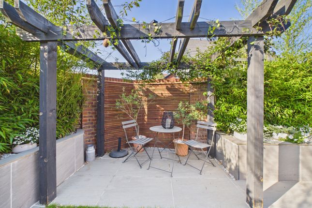 2, Oriel Road, Horsham photo 2