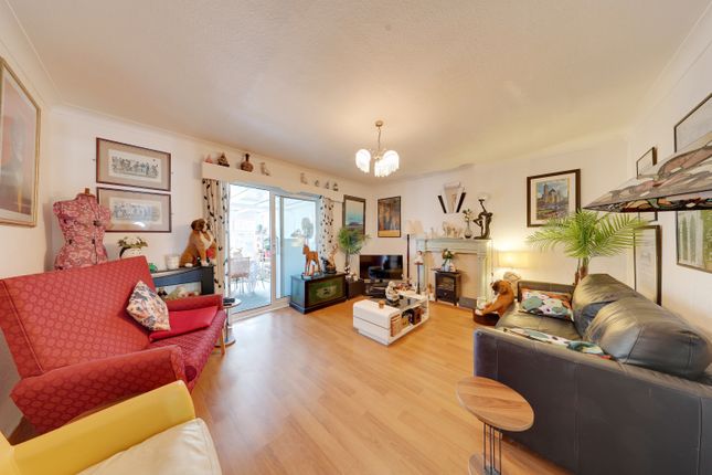98, Lodge Crescent, Orpington photo 2