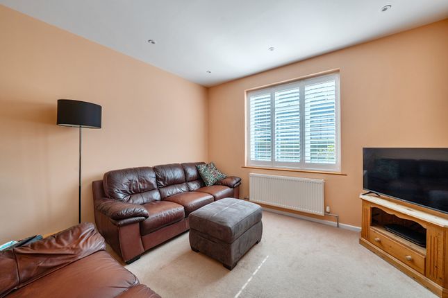 32, Delta Road, Woking photo 4