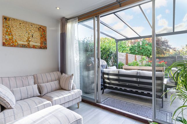 Alpine Close, Croydon photo 4