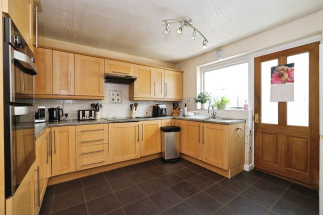 3, Annetts Close, Salisbury photo 3