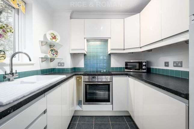 34 Royston Court, Manor Road North, Esher photo 2