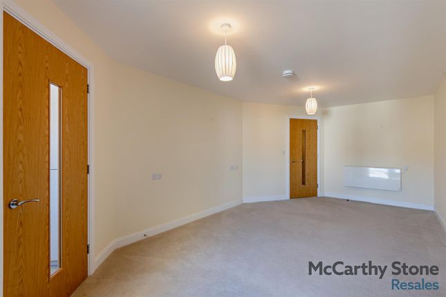 63, Elkington House, Charlton Green, Dover photo 4