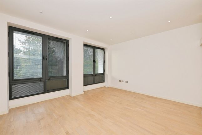 Flat 8, Deacons House, 61, High Road, Broxbourne photo 2