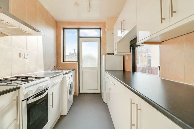 15, Cotman Gardens, Edgware photo 4