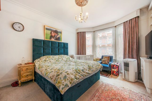 Flat for sale in Clarence Gate Gardens, Glentworth Street