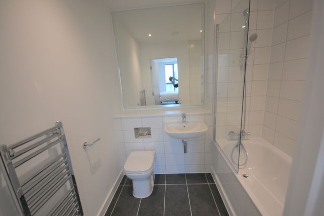 Flat to rent in Wharf End, Trafford Park, Manchester