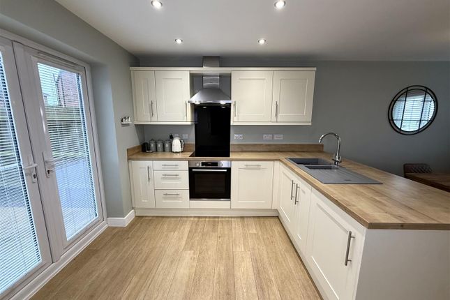 16, Lowther Avenue, Spalding photo 2