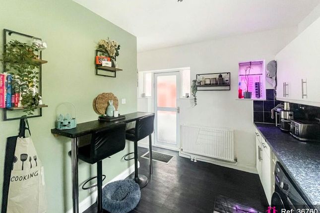 757A, Leeds Road, Huddersfield photo 4