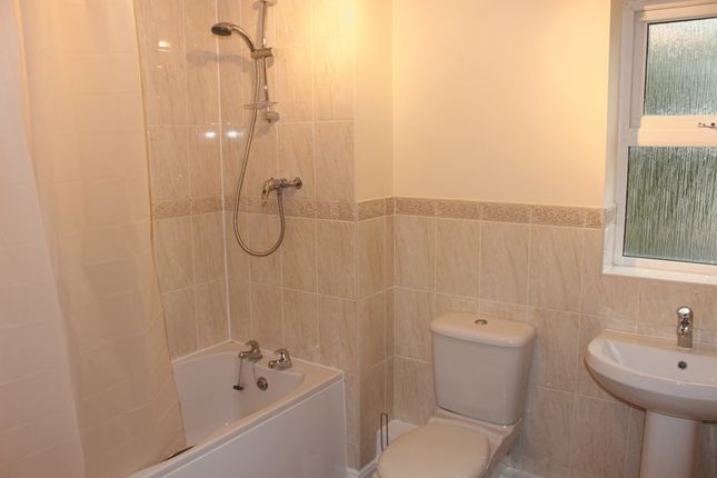 23, Kingfisher Court, Calne photo 4