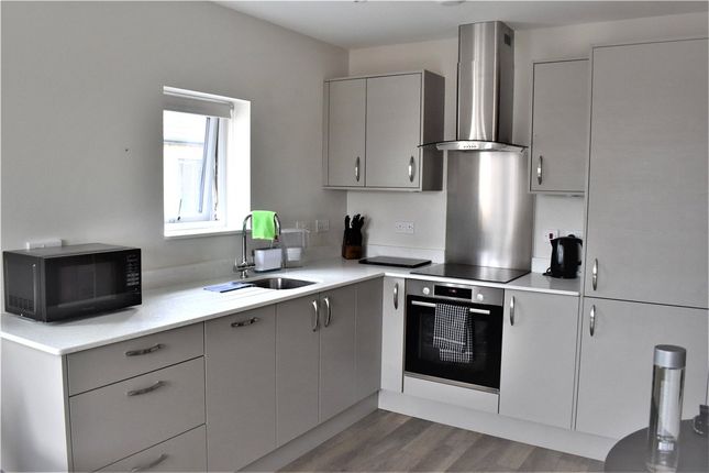 Flat 2 Hawkes House,, Steel Close, Newbury photo 4