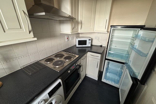 Flat 29, Gardens Close, Moorgate, Rotherham photo 4
