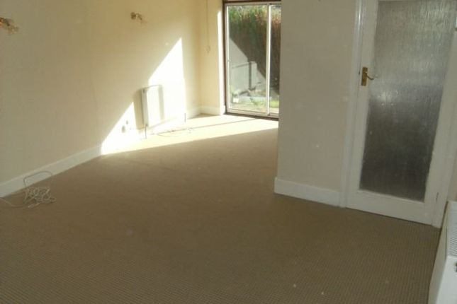 1, Centrecourt Close, Worthing photo 2