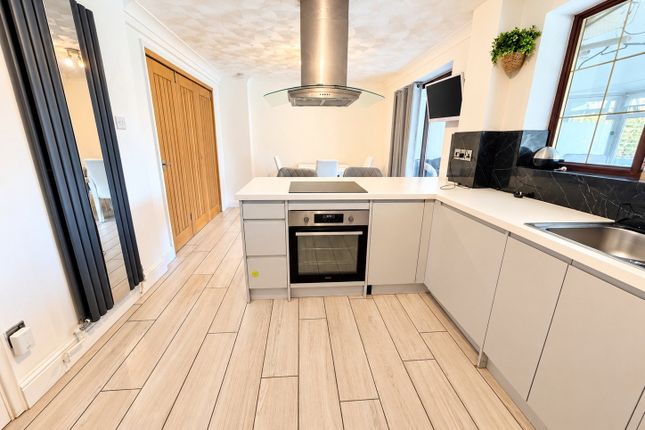 21, Fernhurst Drive, Brierley Hill photo 3