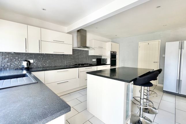 4, Fyning Place, Bexhill-on-Sea photo 3