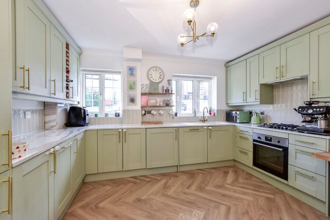 10 Belswains Lane, Hemel Hempstead photo 4