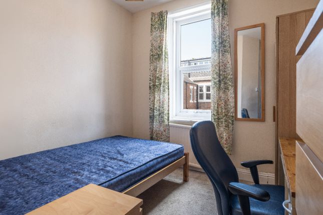 Room 2, 27 Honister Avenue, Tyne and Wear photo 4