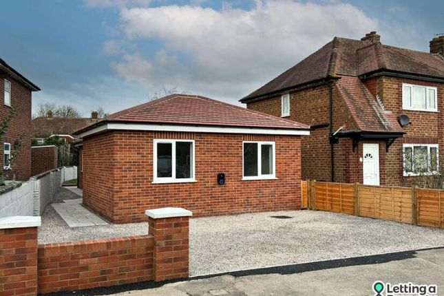 Thumbnail Bungalow to rent in Hawthorn Grove, Hereford, Herefordshire