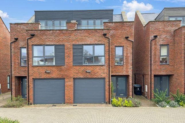 Thumbnail Town house for sale in Perne Close, Cambridge