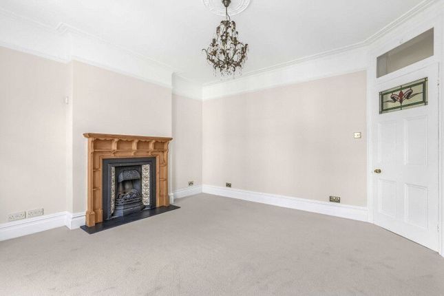 99, Riverview Gardens, Barnes photo 3