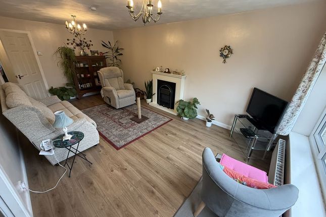 5, Sunnybank Close, Rossendale photo 2