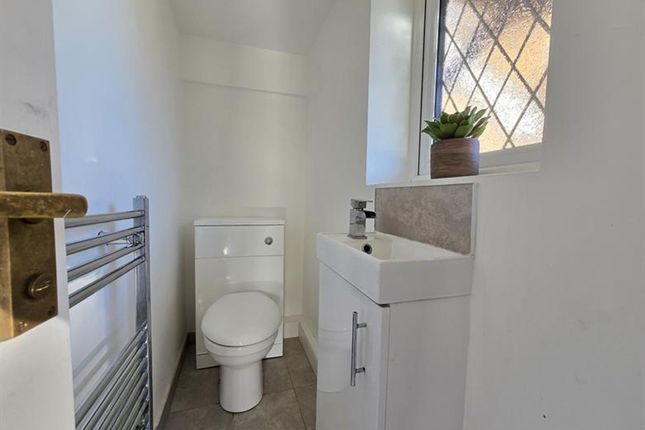 1 Denbury Drive, Altrincham photo 4